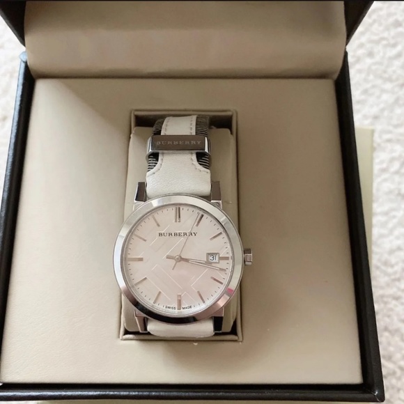 Burberry Accessories - Burberry Leather watch Women